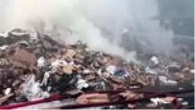 Zeytinburnu'nda geri dönüşüm tesisinde yangın Zeytinburnu'nda geri dönüşüm tesisinde yangın