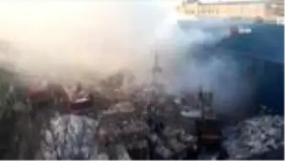 Zeytinburnu'nda geri dönüşüm tesisinde yangın çıktı: Dumandan göz gözü görmedi Zeytinburnu'nda geri dönüşüm tesisinde yangın çıktı: Dumandan göz gözü görmedi