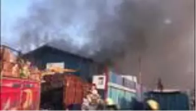 Zeytinburnu'nda geri dönüşüm tesisinde yangın Zeytinburnu'nda geri dönüşüm tesisinde yangın