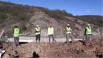 ZONGULDAK - İzmir depreminde hayatını kaybedenlerin anısına 116 fidan dikildi ZONGULDAK - İzmir depreminde hayatını kaybedenlerin anısına 116 fidan dikildi