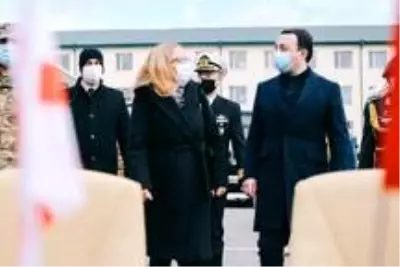 Son dakika haber: 12 iş makinesi ve 35 adet otobüs Gürcistan Savunma Bakanlığına teslim edildi Son dakika haber: 12 iş makinesi ve 35 adet otobüs Gürcistan Savunma Bakanlığına teslim edildi