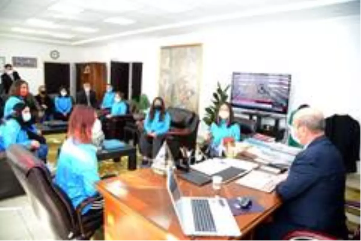 Son dakika haber! 2. lige yükselen kadın hentbol takımı Başkan Ekicioğlu'nu ziyaret etti