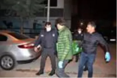 20 yaşındaki genç, tabancayla kendini vurarak yaşamına son verdi 20 yaşındaki genç, tabancayla kendini vurarak yaşamına son verdi