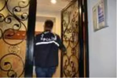 20 yaşındaki genç, tabancayla kendini vurarak yaşamına son verdi 20 yaşındaki genç, tabancayla kendini vurarak yaşamına son verdi