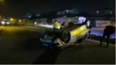 50 metre sürüklenerek takla atan araçtan burnu bile kanamadan kurtuldu 50 metre sürüklenerek takla atan araçtan burnu bile kanamadan kurtuldu