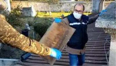 Işıkları sökülüp, çeşmesi kırılan 600 yıllık Şahmelek Camii'ni talan edenler geride sadece bir kasket bıraktı Işıkları sökülüp, çeşmesi kırılan 600 yıllık Şahmelek Camii'ni talan edenler geride sadece bir kasket bıraktı