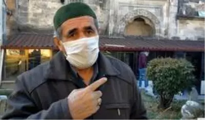 Işıkları sökülüp, çeşmesi kırılan 600 yıllık Şahmelek Camii'ni talan edenler geride sadece bir kasket bıraktı Işıkları sökülüp, çeşmesi kırılan 600 yıllık Şahmelek Camii'ni talan edenler geride sadece bir kasket bıraktı