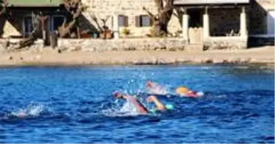 64 yaşındaki yüzücü 11 ayda 1 milyon metre kulaç attı 64 yaşındaki yüzücü 11 ayda 1 milyon metre kulaç attı