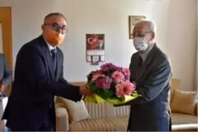 92 yaşındaki emekli öğretmenin duygu dolu anları 92 yaşındaki emekli öğretmenin duygu dolu anları