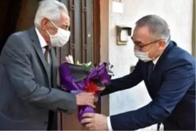 92 yaşındaki emekli öğretmenin duygu dolu anları 92 yaşındaki emekli öğretmenin duygu dolu anları