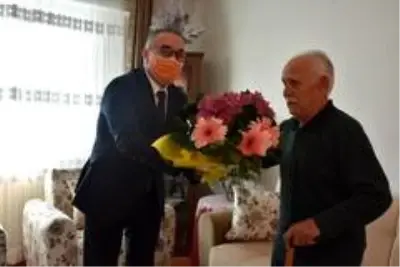 92 yaşındaki emekli öğretmenin duygu dolu anları 92 yaşındaki emekli öğretmenin duygu dolu anları