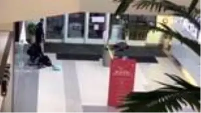 ABD'de alışveriş merkezinde silahlı saldırı: 1 ölü, 1 yaralı ABD'de alışveriş merkezinde silahlı saldırı: 1 ölü, 1 yaralı