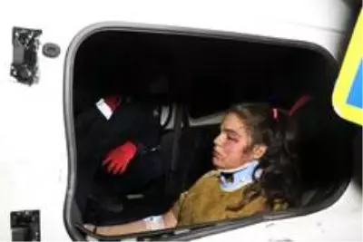 Adana'da işçi servisi ile hafif ticari araç çarpıştı: 4 yaralı Adana'da işçi servisi ile hafif ticari araç çarpıştı: 4 yaralı