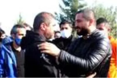 Adana'yı yasa boğan ölüm: Duru Balım, gözyaşları arasında toprağa verildi Adana'yı yasa boğan ölüm: Duru Balım, gözyaşları arasında toprağa verildi