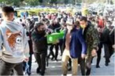Adana'yı yasa boğan ölüm: Duru Balım, gözyaşları arasında toprağa verildi Adana'yı yasa boğan ölüm: Duru Balım, gözyaşları arasında toprağa verildi