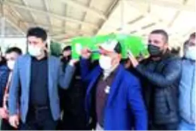 Adana'yı yasa boğan ölüm: Duru Balım, gözyaşları arasında toprağa verildi Adana'yı yasa boğan ölüm: Duru Balım, gözyaşları arasında toprağa verildi