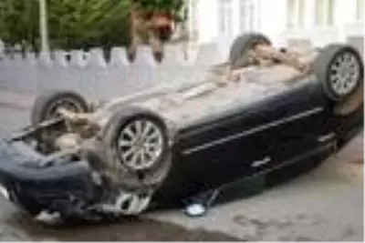 Adıyaman'da otomobil devrildi: 4 yaralı Adıyaman'da otomobil devrildi: 4 yaralı