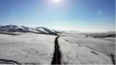 Ağrı'nın bir yanı kar, bir yanı da sonbahar Ağrı'nın bir yanı kar, bir yanı da sonbahar
