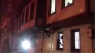 Son dakika haberi: Ahşap evde çıkan yangın söndürüldü Son dakika haberi: Ahşap evde çıkan yangın söndürüldü