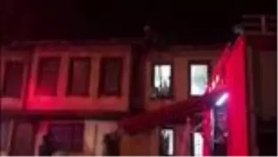 Son dakika haberi: Ahşap evde çıkan yangın söndürüldü Son dakika haberi: Ahşap evde çıkan yangın söndürüldü