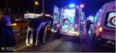 Ambulans ile otomobil çarpıştı 2 yaralı Ambulans ile otomobil çarpıştı 2 yaralı