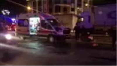 Ambulans otomobil ile çarpıştı: 2 yaralı Ambulans otomobil ile çarpıştı: 2 yaralı