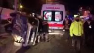 Ambulans otomobil ile çarpıştı: 2 yaralı Ambulans otomobil ile çarpıştı: 2 yaralı
