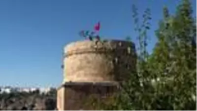 Arkeolojik kazıda buz fabrikası kalıntıları ortaya çıkarıldı Arkeolojik kazıda buz fabrikası kalıntıları ortaya çıkarıldı