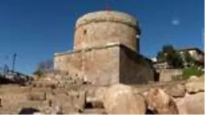 Arkeolojik kazıda buz fabrikası kalıntıları ortaya çıkarıldı Arkeolojik kazıda buz fabrikası kalıntıları ortaya çıkarıldı