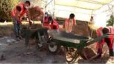 Arkeolojik kazıda buz fabrikası kalıntıları ortaya çıkarıldı Arkeolojik kazıda buz fabrikası kalıntıları ortaya çıkarıldı
