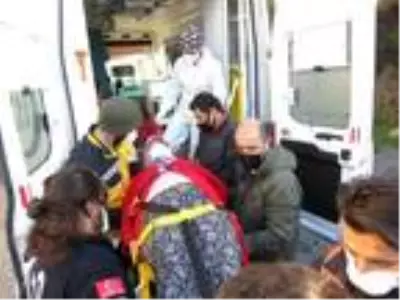 Kayışdağı Ormanı'nda mantar toplarken yere düşen yaşlı kadının ayağı kırıldı Kayışdağı Ormanı'nda mantar toplarken yere düşen yaşlı kadının ayağı kırıldı