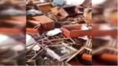 Ayılar 50 kovanı parçaladı, 100 kilo balı yedi Ayılar 50 kovanı parçaladı, 100 kilo balı yedi