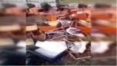 Ayılar 50 kovanı parçaladı, 100 kilo balı yedi Ayılar 50 kovanı parçaladı, 100 kilo balı yedi