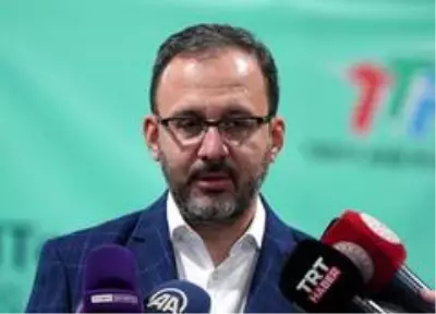 Bakan Kasapoğlu, 'Prof. Dr. Cemil Taşçıoğlu Tenis Turnuvası' ödül törenine katıldı Bakan Kasapoğlu, 'Prof. Dr. Cemil Taşçıoğlu Tenis Turnuvası' ödül törenine katıldı