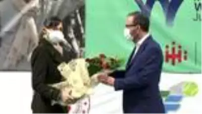 Bakan Kasapoğlu, 'Prof. Dr. Cemil Taşçıoğlu Tenis Turnuvası' ödül törenine katıldı Bakan Kasapoğlu, 'Prof. Dr. Cemil Taşçıoğlu Tenis Turnuvası' ödül törenine katıldı