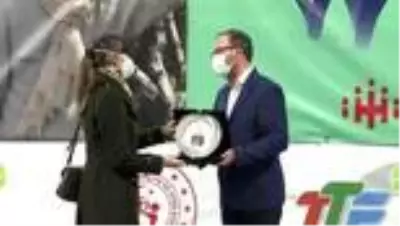 Bakan Kasapoğlu, 'Prof. Dr. Cemil Taşçıoğlu Tenis Turnuvası' ödül törenine katıldı Bakan Kasapoğlu, 'Prof. Dr. Cemil Taşçıoğlu Tenis Turnuvası' ödül törenine katıldı