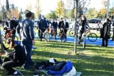 Bakan Kurum, Samsun Millet Bahçesi'nde pedal çevirdi Bakan Kurum, Samsun Millet Bahçesi'nde pedal çevirdi