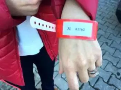 Görüldükleri yerde ihbar edilecekler... Korona virüs tedbirleri kapsamında kolunda kırmızı bileklik olan vatandaşlar görüldükleri yerde ihbar edilecek Görüldükleri yerde ihbar edilecekler... Korona virüs tedbirleri kapsamında kolunda kırmızı bileklik olan vatandaşlar görüldükleri yerde ihbar edilecek
