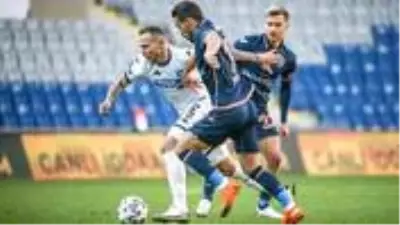 Başakşehir, 3-0 öne geçtiği maçta Denizlispor ile 3-3 berabere kaldı Başakşehir, 3-0 öne geçtiği maçta Denizlispor ile 3-3 berabere kaldı