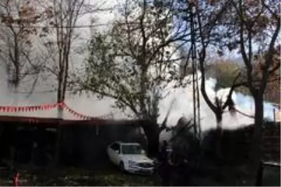 Son dakika! Başkent'te odun deposundaki yangın korkuttu Son dakika! Başkent'te odun deposundaki yangın korkuttu