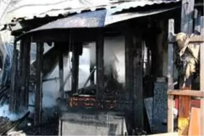 Son dakika! Başkent'te odun deposundaki yangın korkuttu Son dakika! Başkent'te odun deposundaki yangın korkuttu