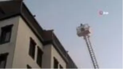 Son dakika 3. sayfa: Beyazıt Meydan Darphane sokakta bulunan bir otel inşaatında yangın çıktı. Olay yerine çok sayıda itfaiye ekibi sevk edildi Son dakika 3. sayfa: Beyazıt Meydan Darphane sokakta bulunan bir otel inşaatında yangın çıktı. Olay yerine çok sayıda itfaiye ekibi sevk edildi