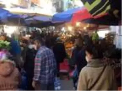 Bursa'da kısıtlamanın başlamasına saatler kala pazar yoğunluğu Bursa'da kısıtlamanın başlamasına saatler kala pazar yoğunluğu
