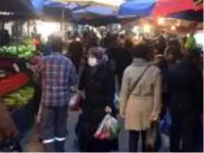 Bursa'da kısıtlamanın başlamasına saatler kala pazar yoğunluğu Bursa'da kısıtlamanın başlamasına saatler kala pazar yoğunluğu