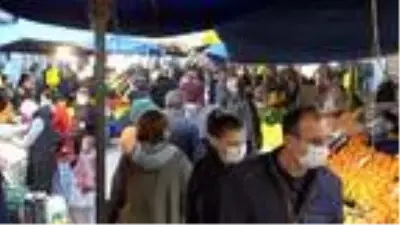 Bursa'da kısıtlamanın başlamasına saatler kala pazar yoğunluğu Bursa'da kısıtlamanın başlamasına saatler kala pazar yoğunluğu
