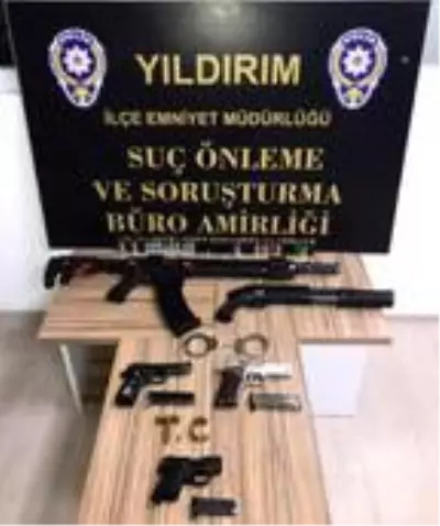 Son dakika! Bursa'daki operasyonda 2'si firari 8 kişi yakalandı Son dakika! Bursa'daki operasyonda 2'si firari 8 kişi yakalandı