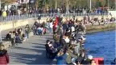 Caddebostan Sahili'ndeki kalabalık havadan görüntülendi Caddebostan Sahili'ndeki kalabalık havadan görüntülendi