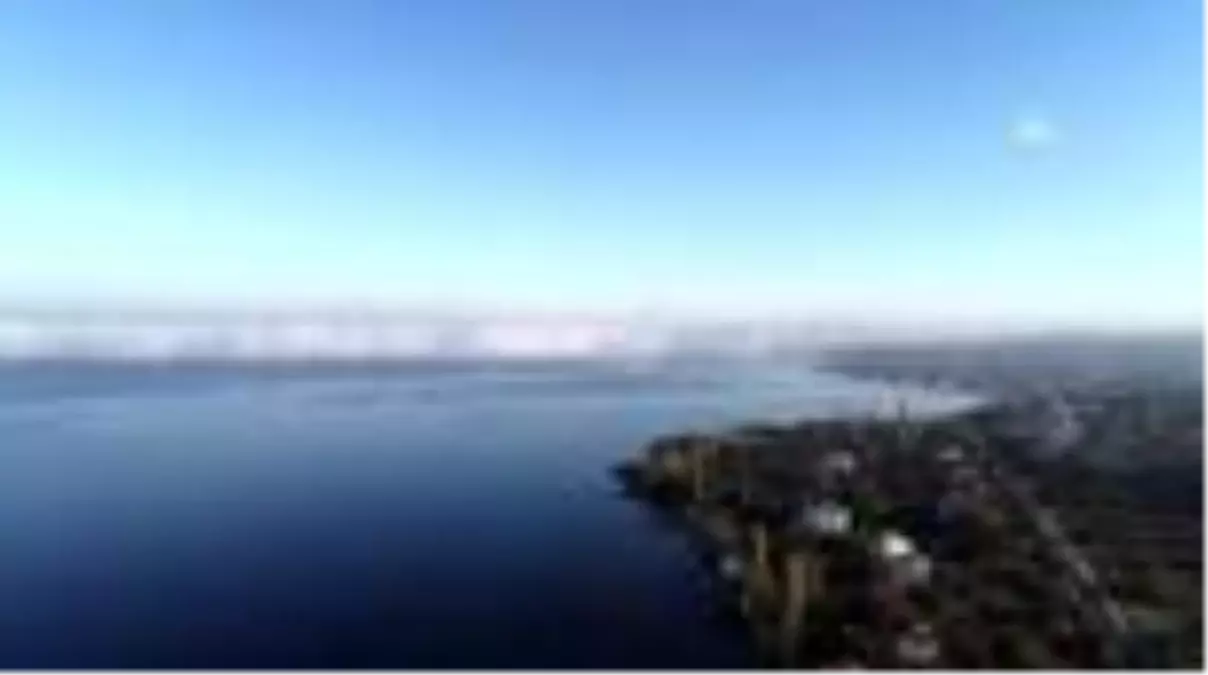 ÇANAKKALE - Boğaz yoğun sis nedeniyle çift yönlü transit gemi geçişlerine kapatıldı