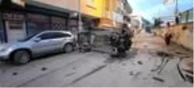 Araç hakimiyetini kaybedip bariyerleri parçalayıp havada takla attı! Korkunç kaza kamerada Araç hakimiyetini kaybedip bariyerleri parçalayıp havada takla attı! Korkunç kaza kamerada