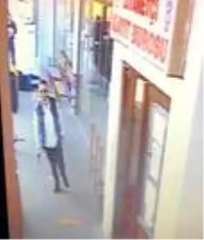 Cezaevi önündeki cinayet anı kameraya böyle yansıdı Cezaevi önündeki cinayet anı kameraya böyle yansıdı